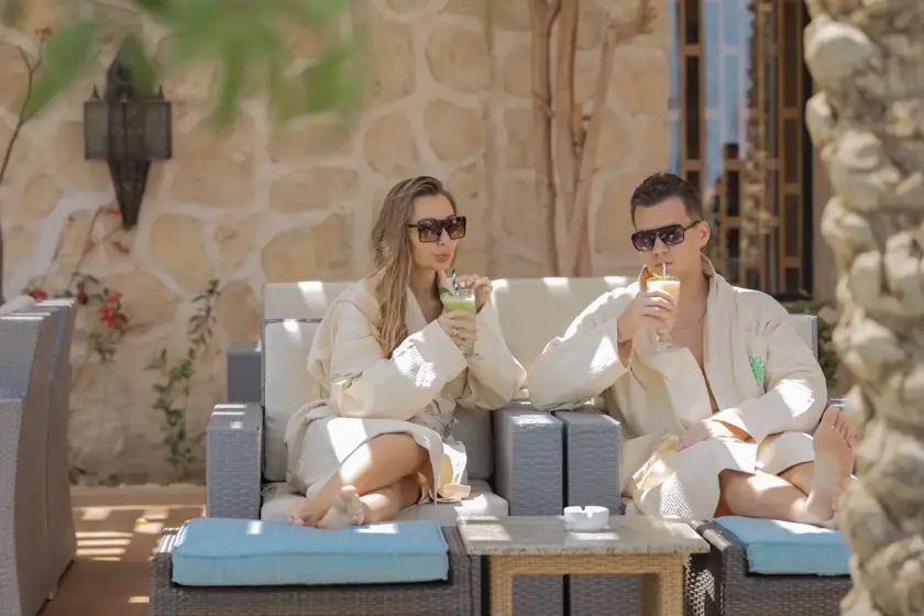 Advantages of Herbal Stamp Therapy